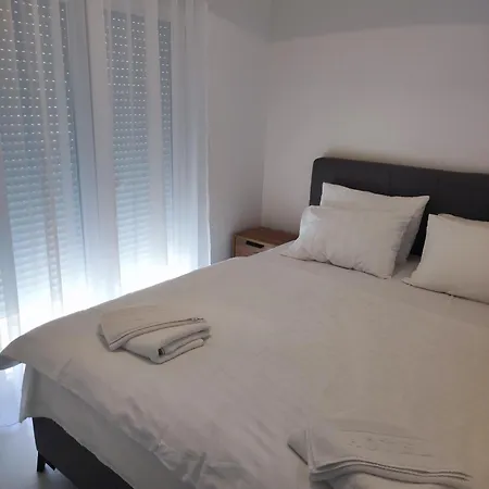 Mimoza Apartment *